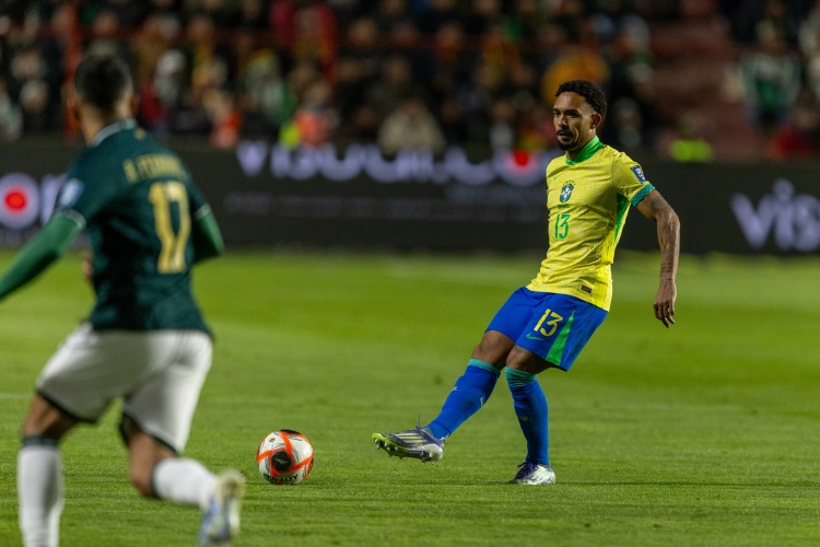 开云Kaiyun-巴西后卫谈高原作战：冲刺跑后喘不过气+赛后吸氧 现在还在不停咳