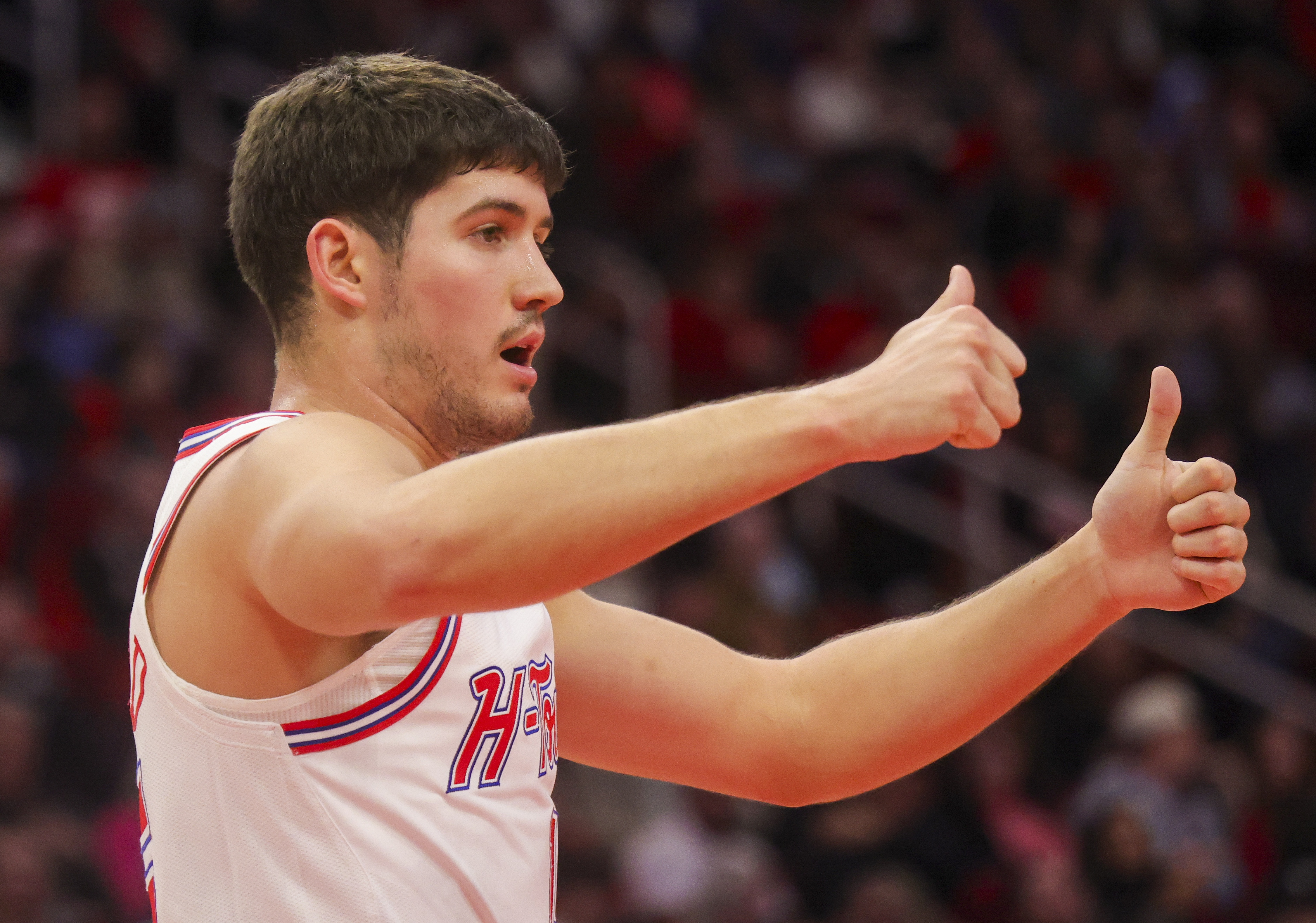 开云Kaiyun-谢泼德：总体防守感觉好多了 我打得更有对抗性&amp;出现在合适位置