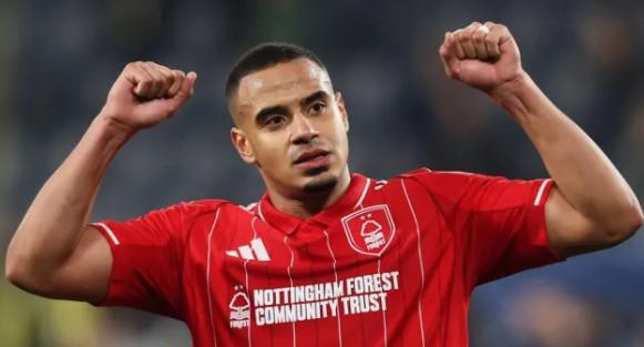 开云Kaiyun-英媒:曼联有意引进穆里略,且考虑给马奎尔开10万镑周薪合同